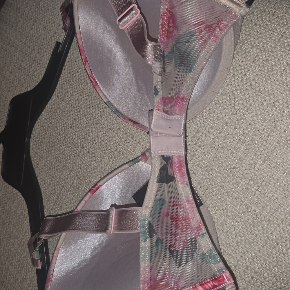 Victorias Secret Very Sexy Floral Pink Bra With Rhinestones Details On The Strap - Picture 3 of 5